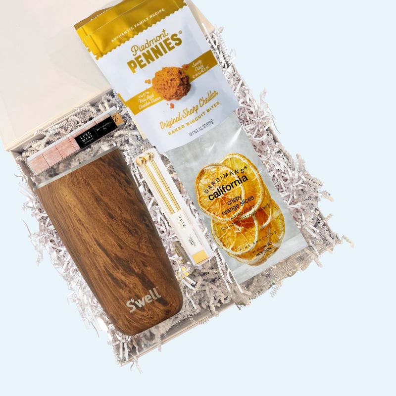 Men’s Old Fashioned Gift Box with bourbon cocktail mixer, dried orange slices, rocks glass, bar snack mix, and premium chocolate, styled in kraft packaging.